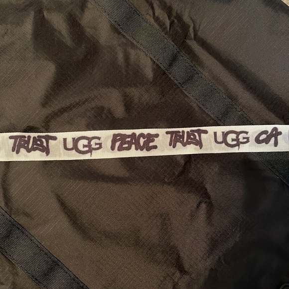 UGG tote - Picture 3 of 3